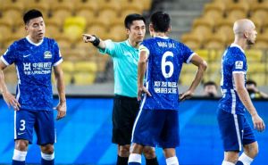 馬寧 中國職業(yè)足球裁判員 馬寧 中國職業(yè)足球裁判員