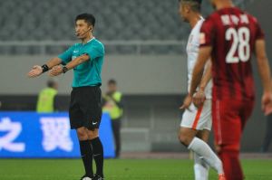 馬寧 中國職業(yè)足球裁判員 馬寧 中國職業(yè)足球裁判員