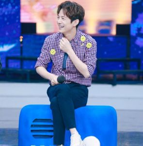 何炅主持節(jié)目照 何炅主持節(jié)目照