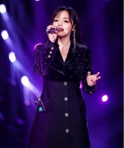 黃霄雲(yún) 黃霄雲(yún)