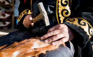 哈薩克族馬皮滑雪板制作技藝