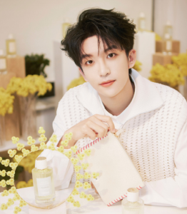 黃子弘凡 黃子弘凡