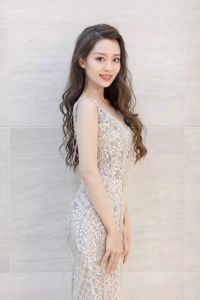 吉娜·愛(ài)麗絲 吉娜·愛(ài)麗絲